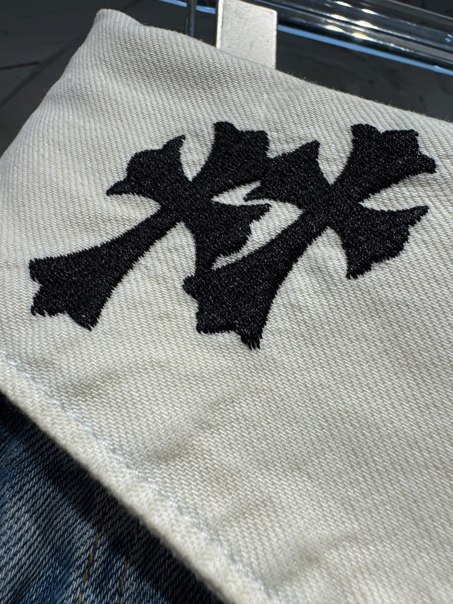 Chrome Hearts ｜ 、 Cream White ， 。Light Blue ， Retro ， 、 、 ， ， T、 、 、Martin Boots 、 ， ， Sizes：S M L